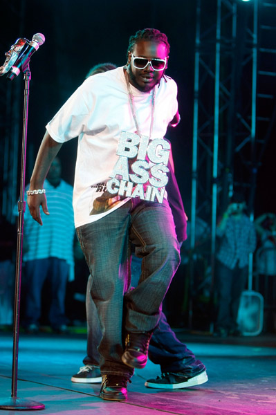 T-PAIN’S “BIG ASS CHAIN”…REAL OR FAKE?!
